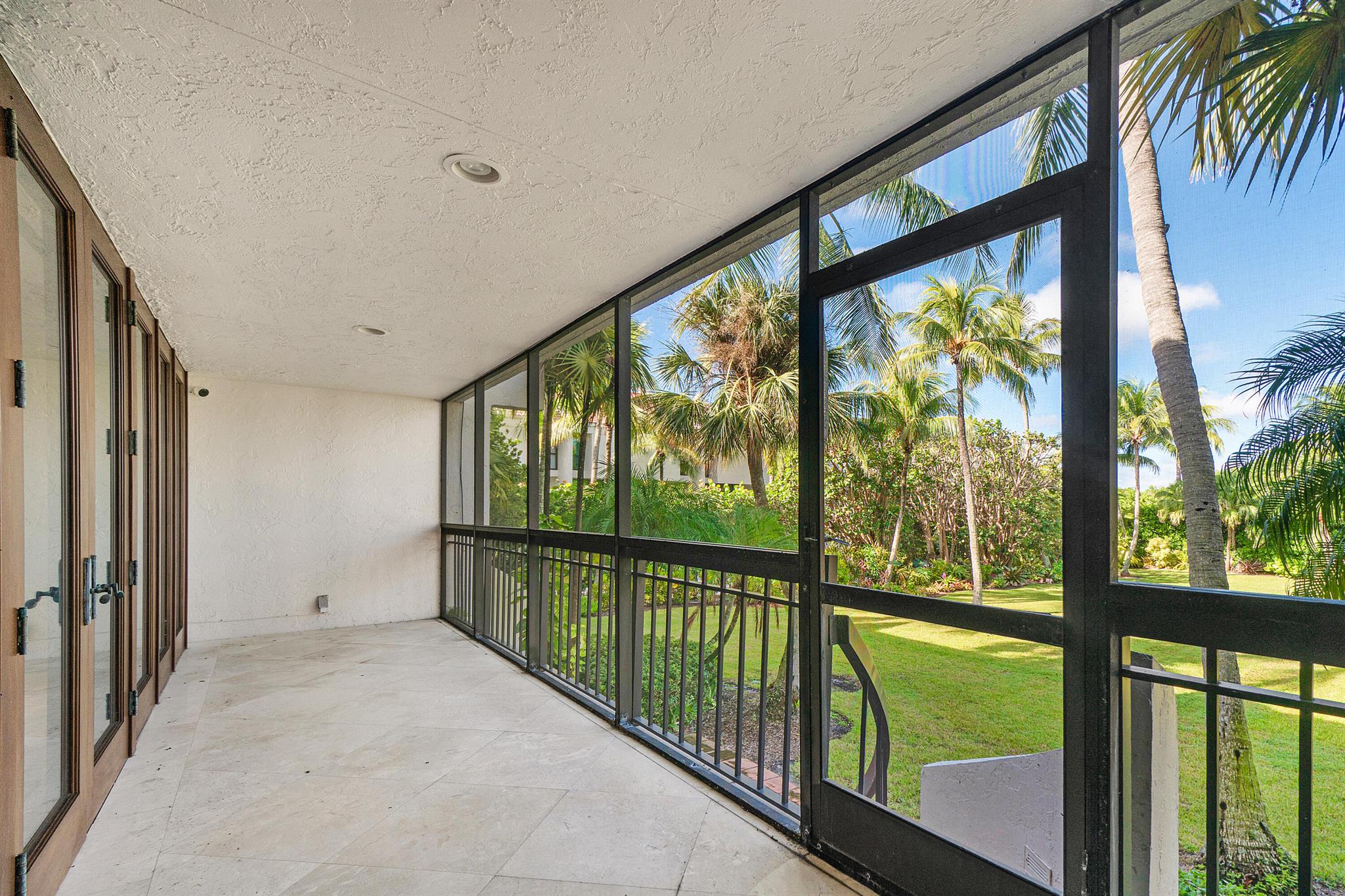 TRES VIDAS OF PALM BEACH - Residential Lease