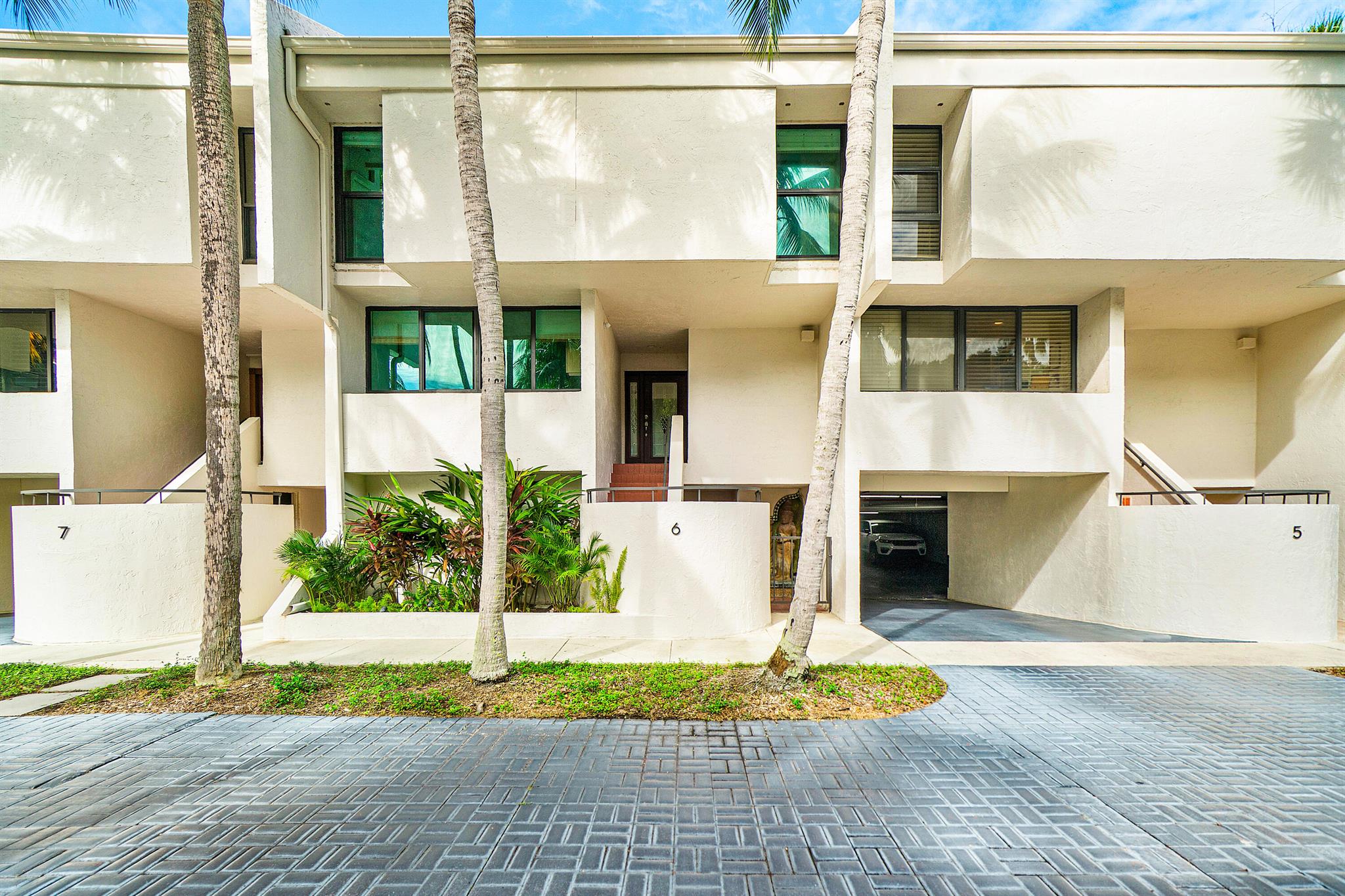 TRES VIDAS OF PALM BEACH - Residential Lease