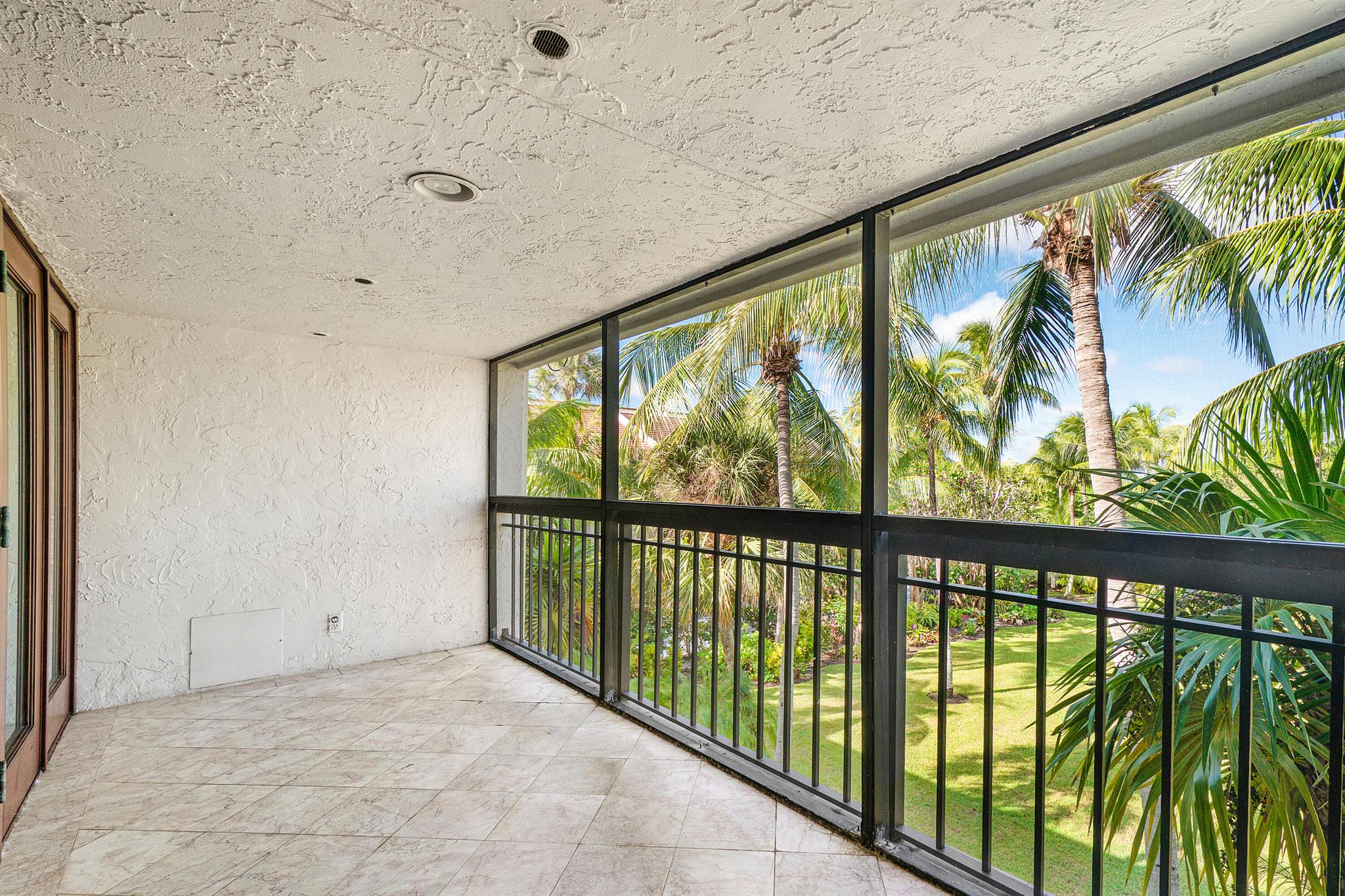 TRES VIDAS OF PALM BEACH - Residential Lease