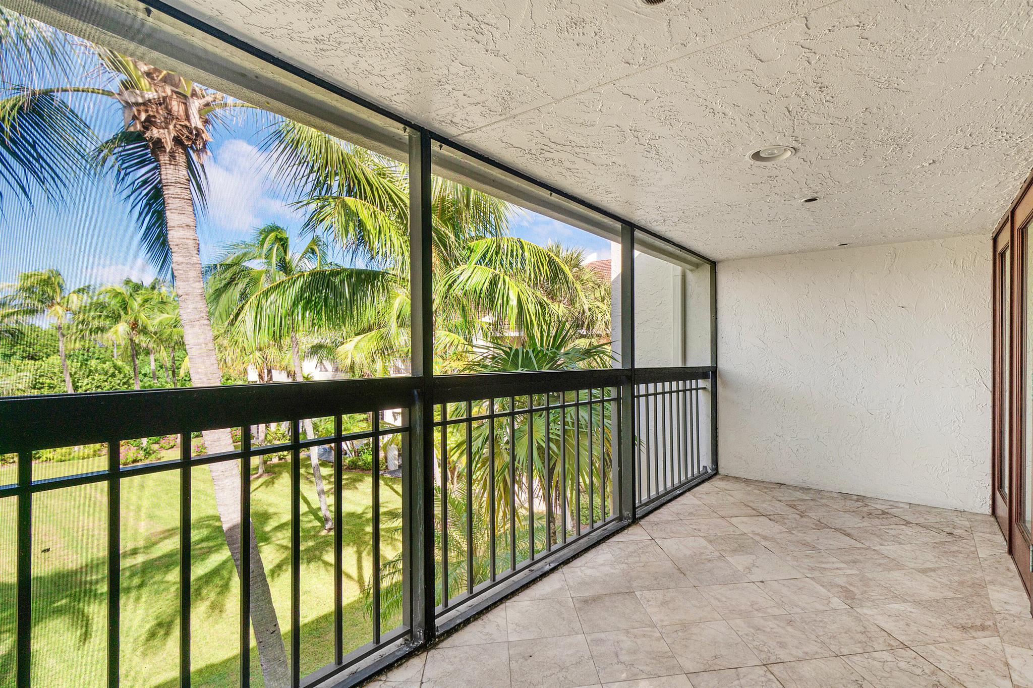 TRES VIDAS OF PALM BEACH - Residential Lease