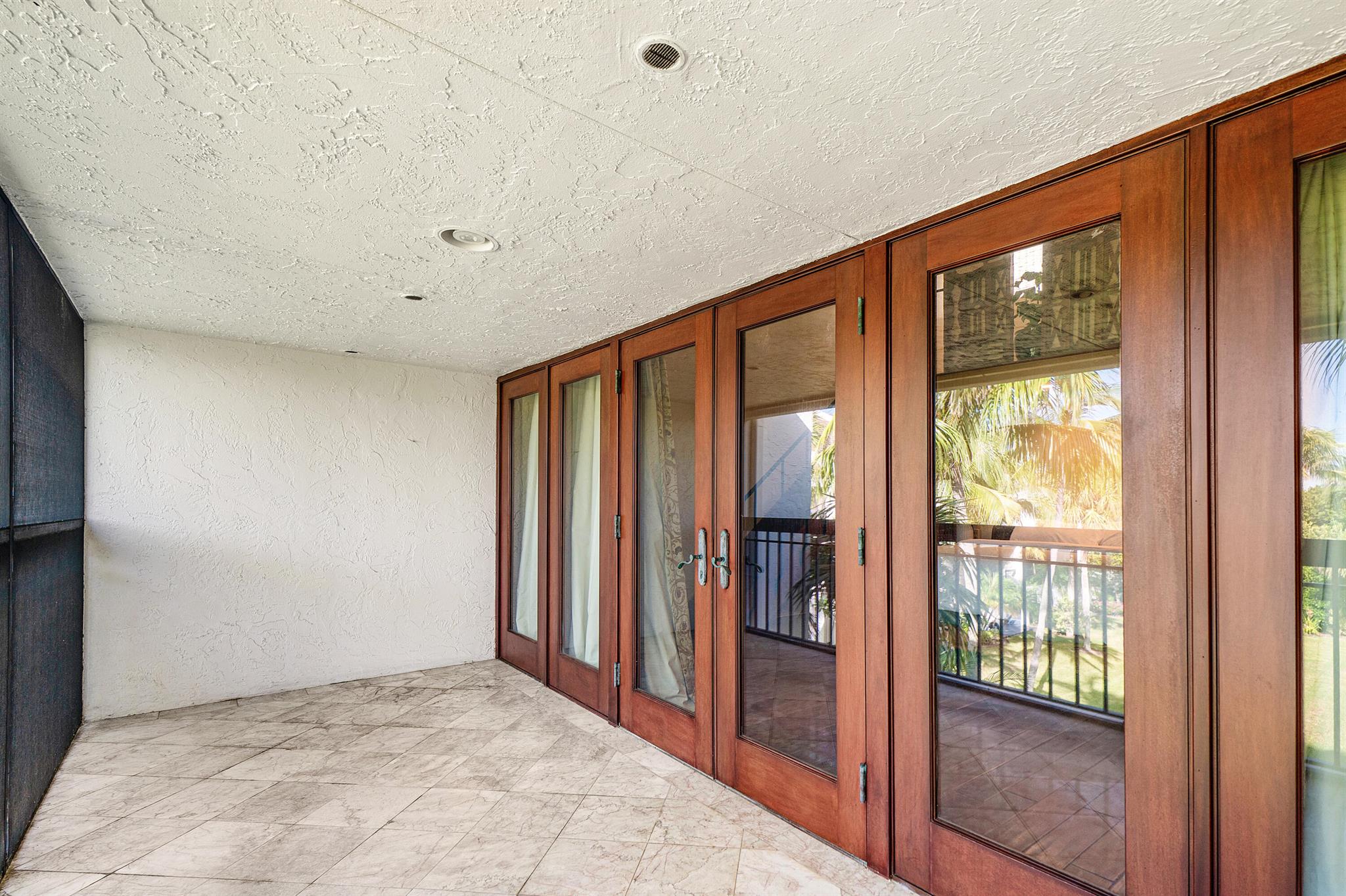 TRES VIDAS OF PALM BEACH - Residential Lease