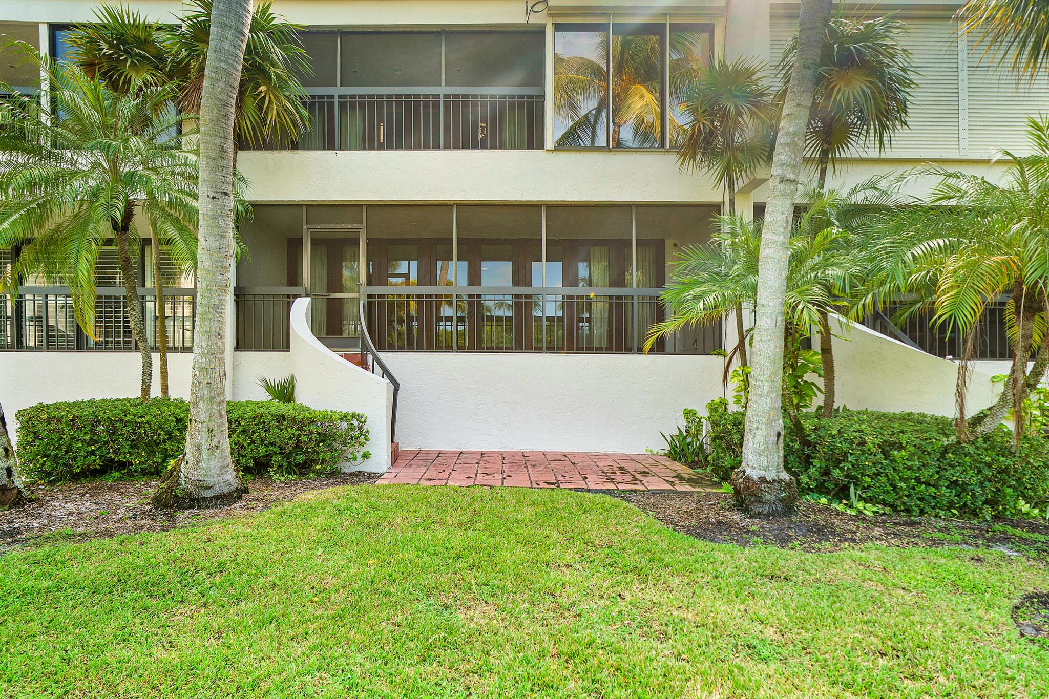TRES VIDAS OF PALM BEACH - Residential Lease