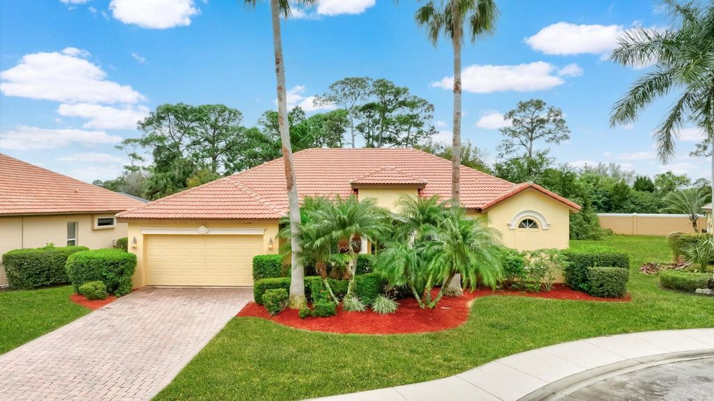 Photo of 833 SW Vineland Court, Port Saint Lucie, FL 34986 (MLS # R10989048)