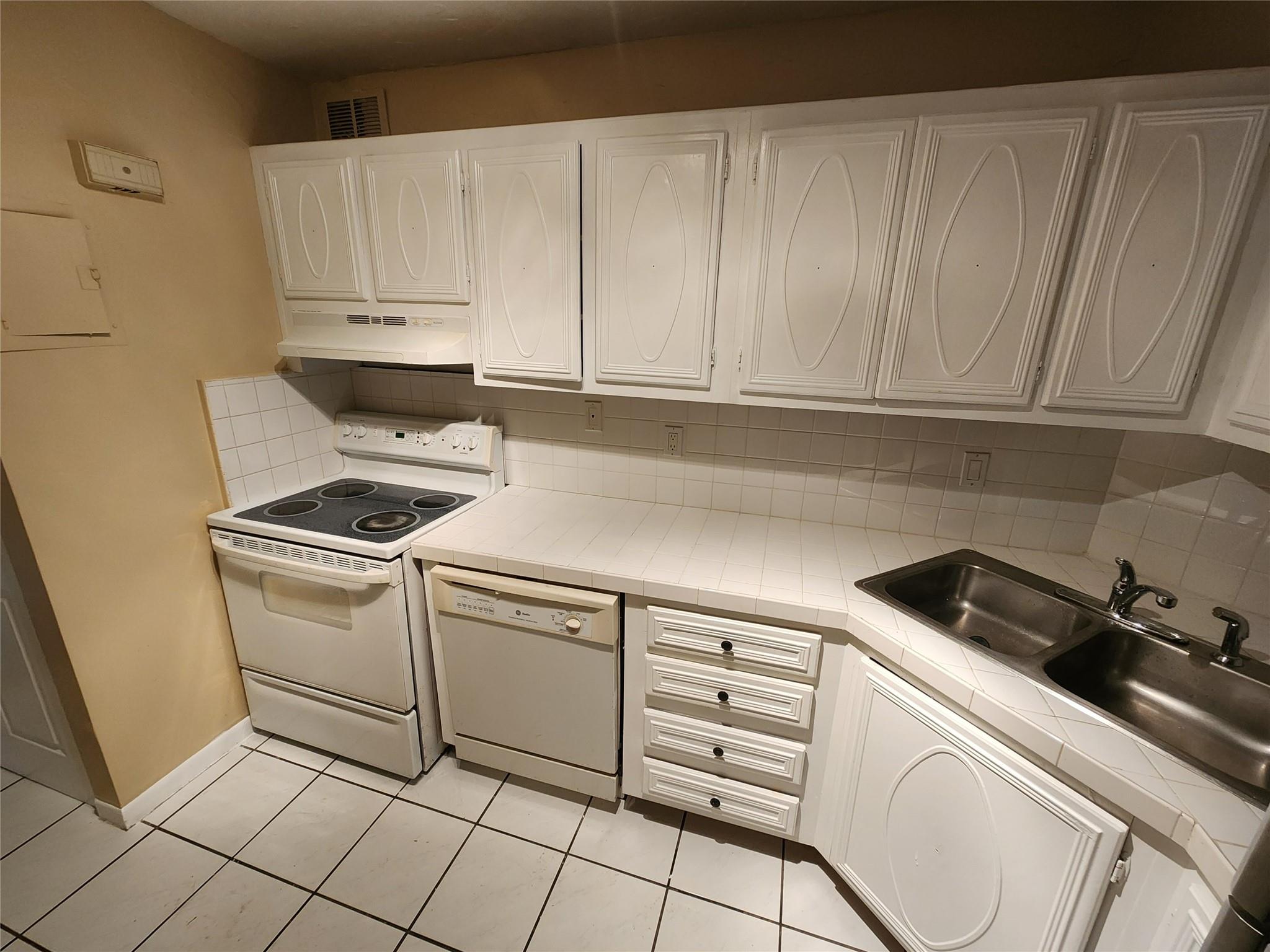 OAKLAND SHORES - Residential