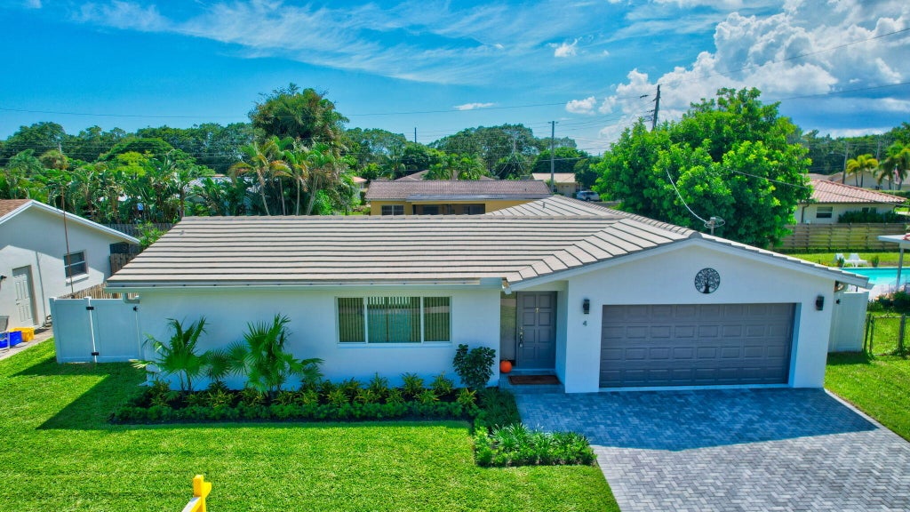 Photo of 4 Tam O Shanter Lane, Boca Raton, FL 33431 (MLS # R11022309)