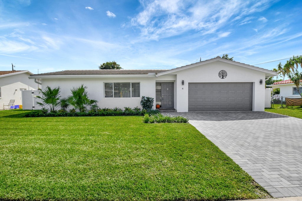 Photo of 4 Tam O Shanter Lane, Boca Raton, FL 33431 (MLS # R11022309)