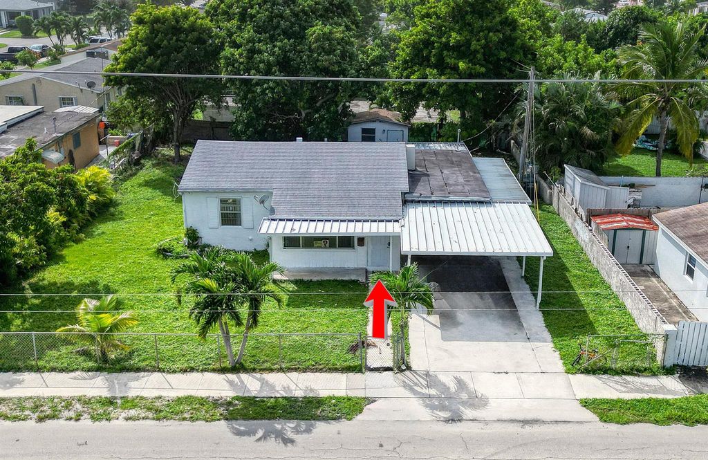 Photo of 1220 S 24th Avenue, Hollywood, FL 33020 (MLS # R10924662)
