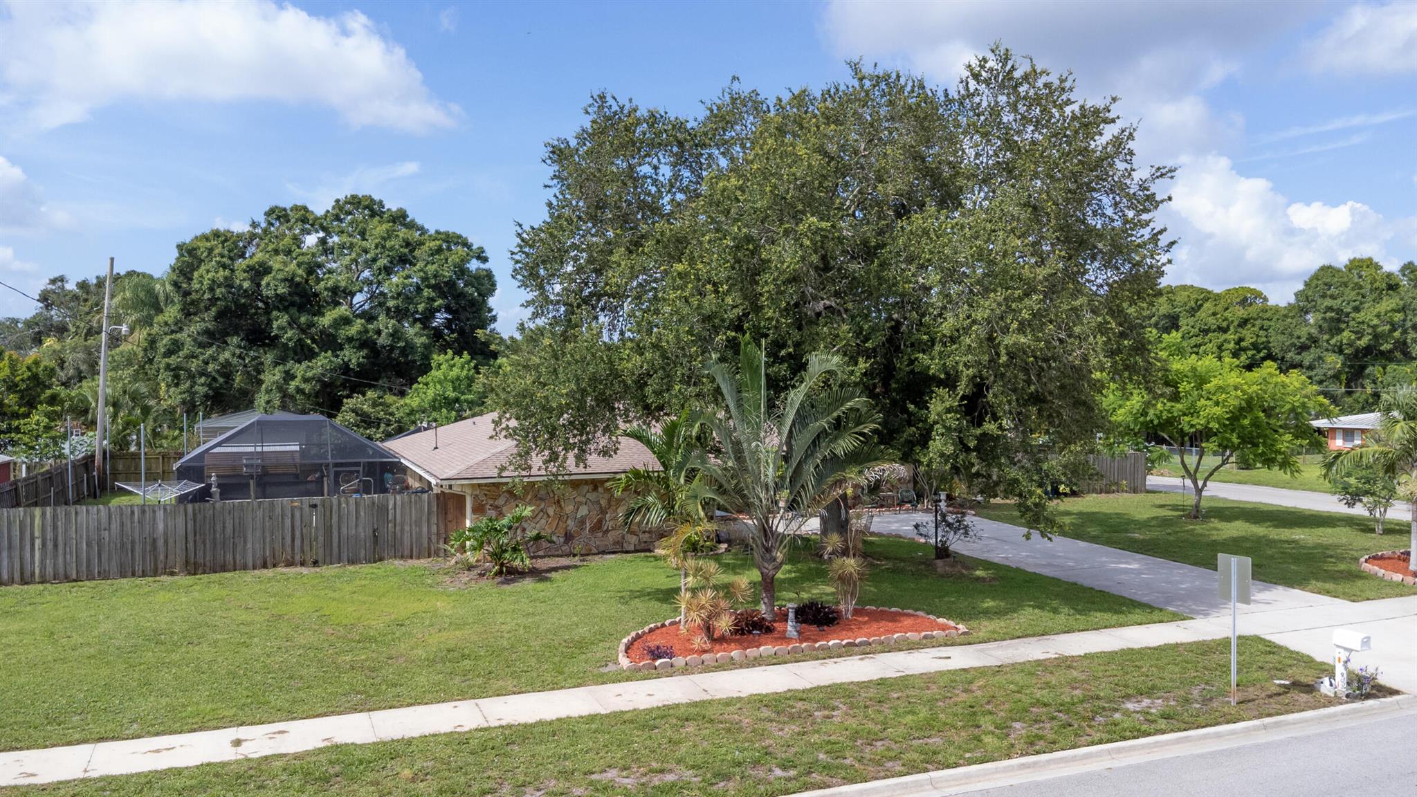 903 Grandview Blvd, Fort Pierce, FL, 34982/$419,000 4 903 Grandview Blvd