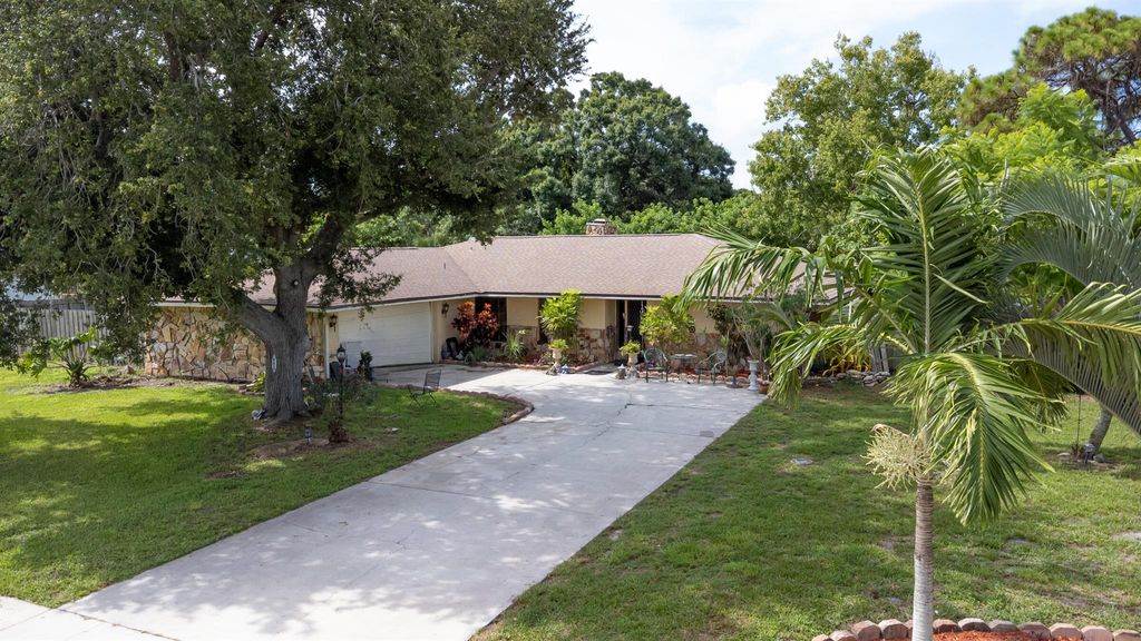 Photo of 903 Grandview Blvd, Fort Pierce, FL 34982 (MLS # R11105411)