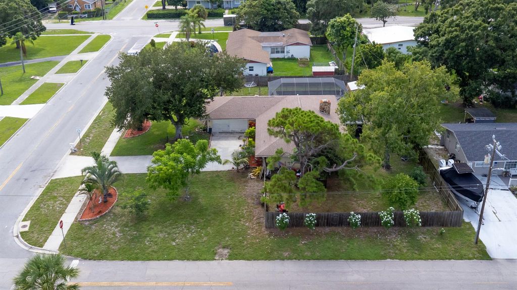 Photo of 903 Grandview Blvd, Fort Pierce, FL 34982 (MLS # R11105411)