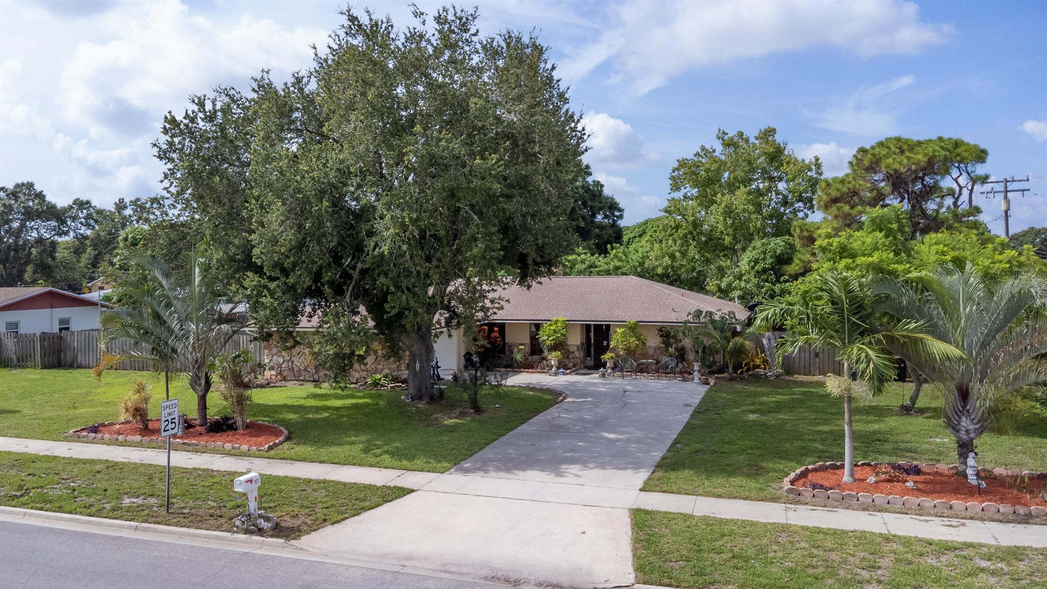 903 Grandview Blvd, Fort Pierce, FL, 34982/$419,000 3 903 Grandview Blvd