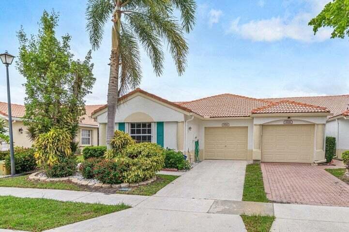 Stunning home, beautifully updated with top of the line fixtures and appliances, sprawled on a sparkling lake. Stainless steel appliances and quartz counter tops. the bathrooms have been nicely updated.The community comes with a state of the art clubhouse with, media room, fitness center, billiards, pool & spa, tennis, pickleball and shuffleboard. Just minutes to downtown and beautiful white sandy beaches. Available furnished or unfurnished, also available for a seasonl 6 month rental at $5000 per month.