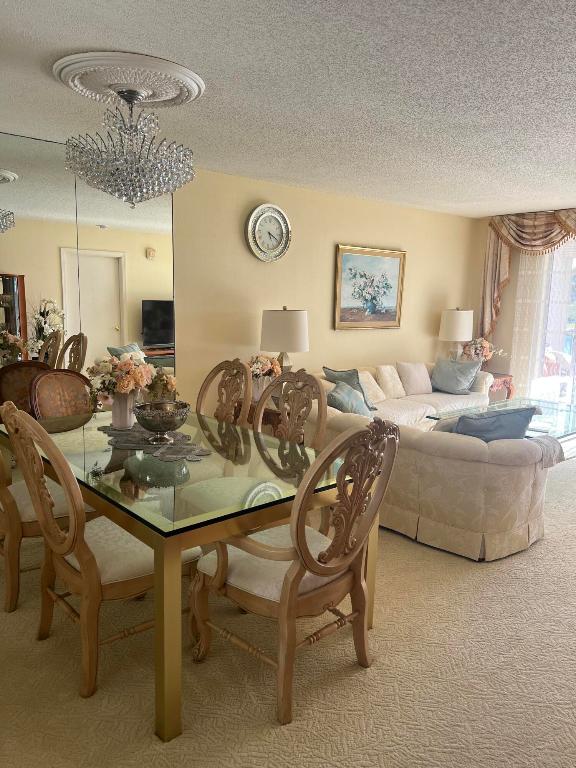 VILLAGES OF ORIOLE BONAIRE - Residential