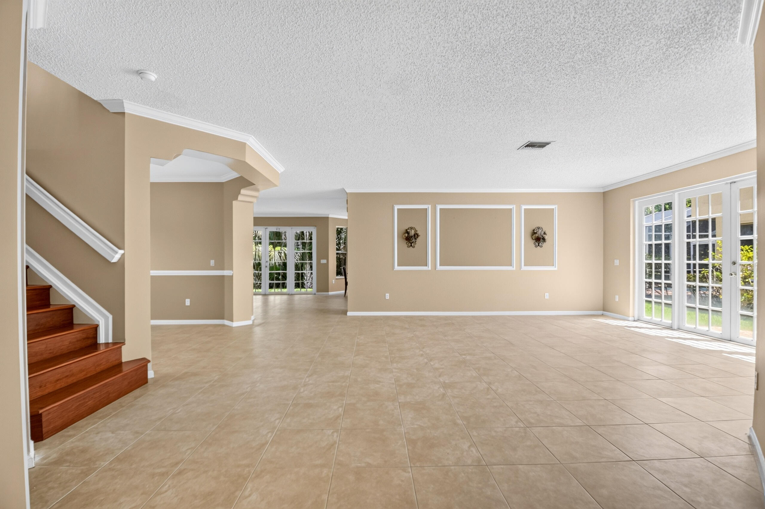 2520 Glendale Place