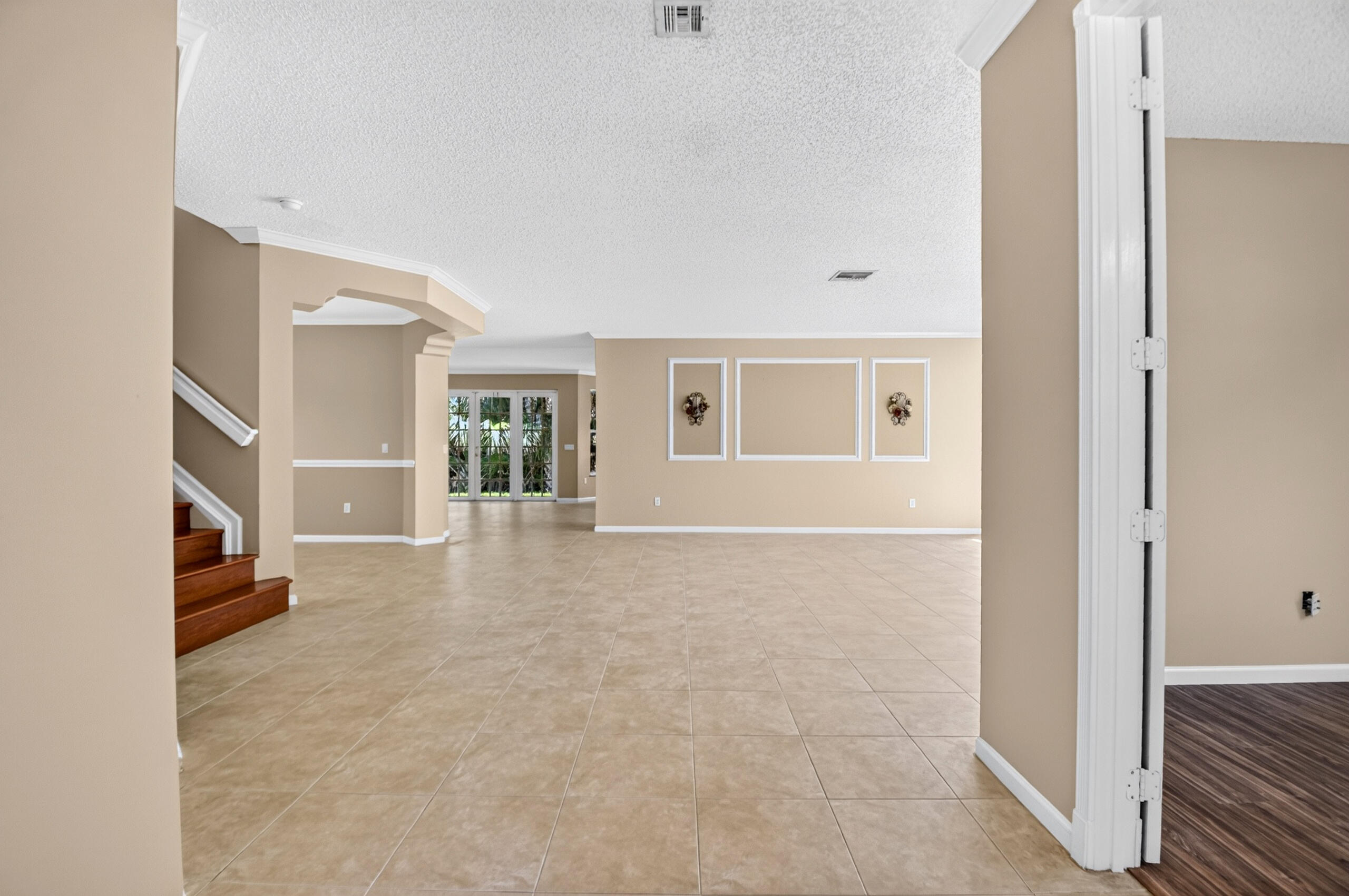 2520 Glendale Place