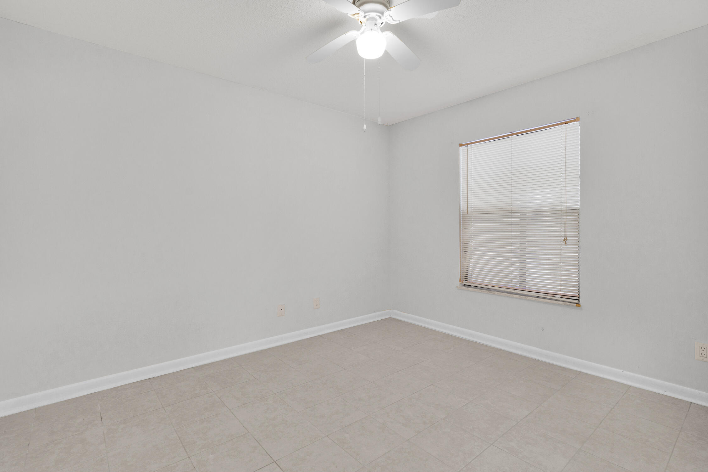 SEBASTIAN LAKES CONDO PHASE I - Residential