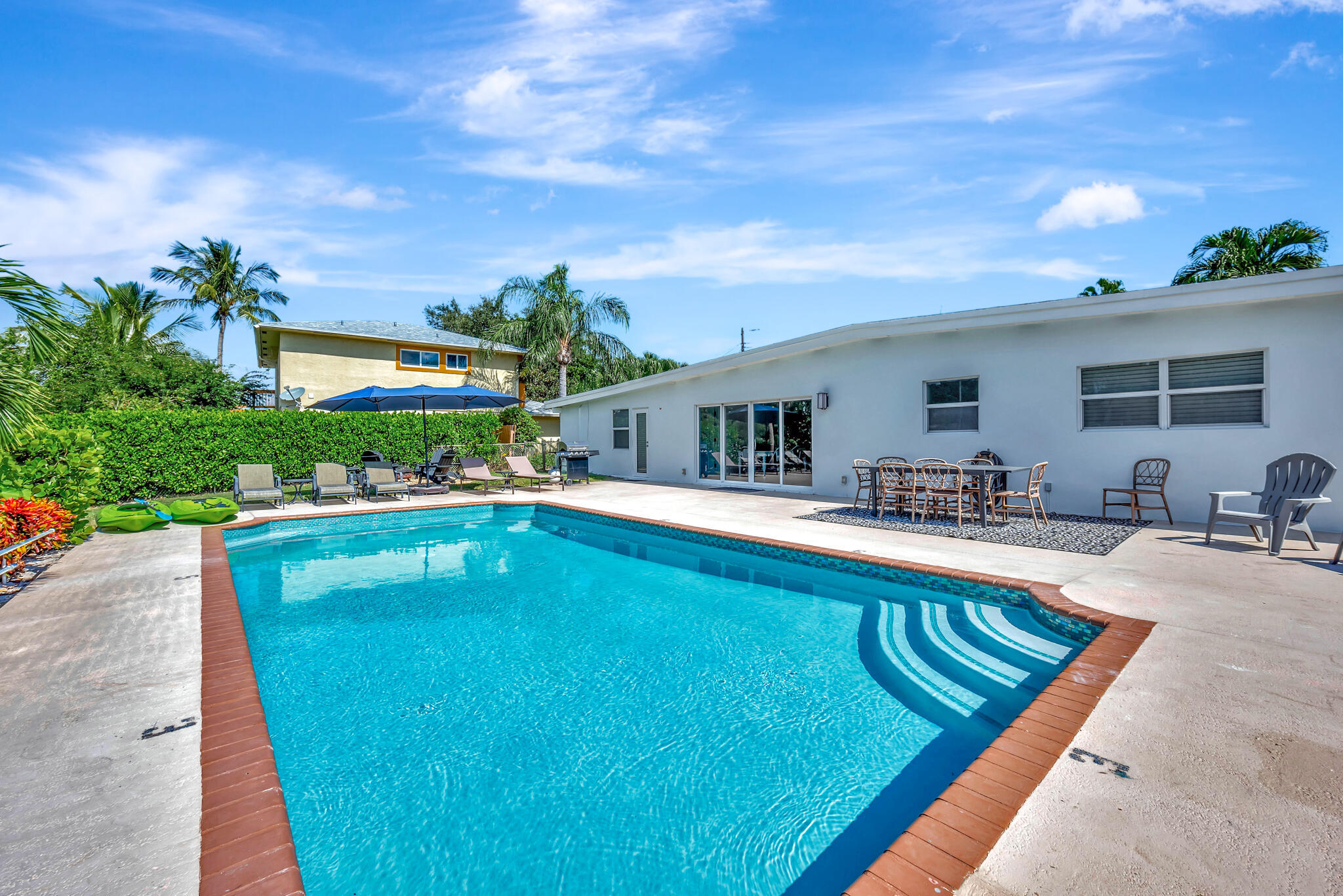 ISLAND ESTATES - Residential