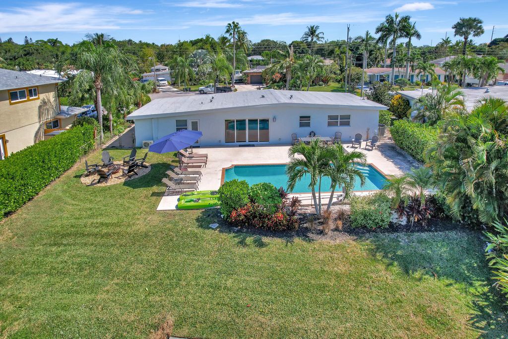 Photo of 6821 Kingston Drive, Lake Worth, FL 33462 (MLS # B26015060)