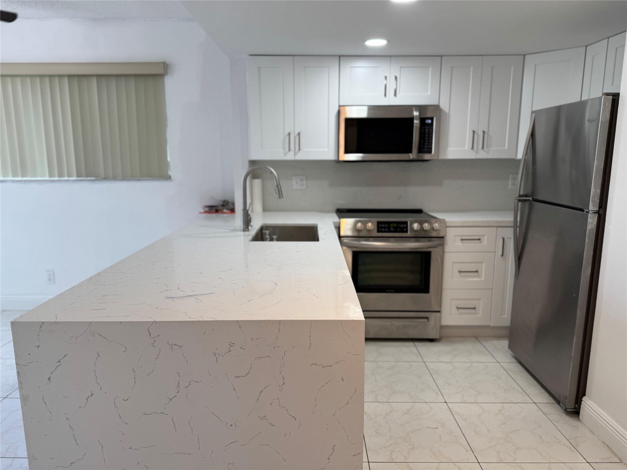 SANDPEBBLES TOWNHOUSE - Residential