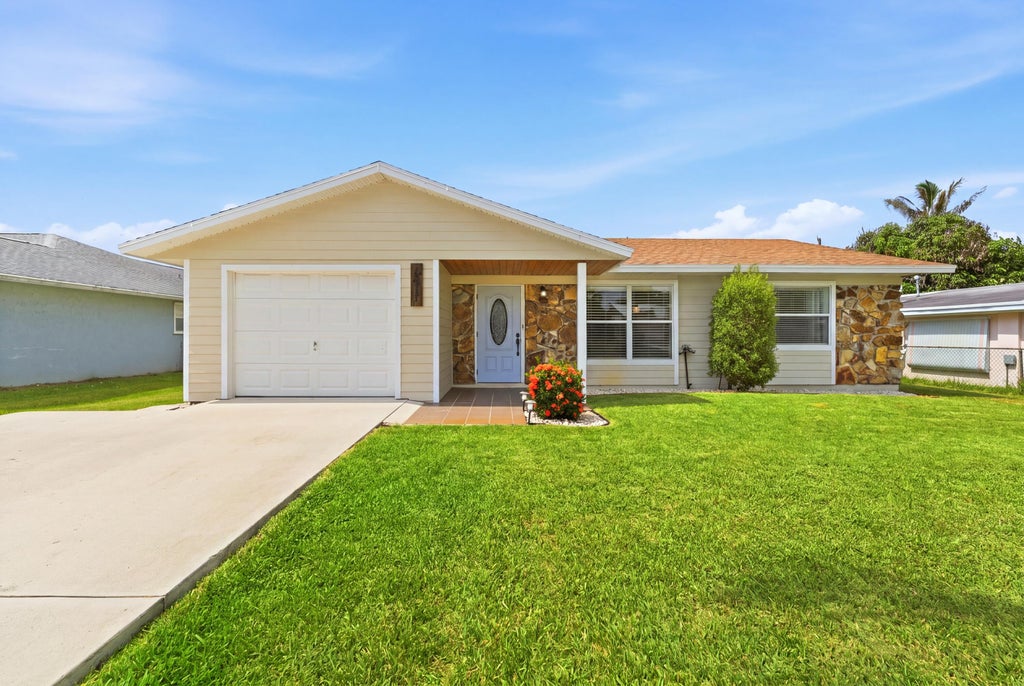 Photo of 3017 SE Orchid Street, Stuart, FL 34997 (MLS # B26065564)
