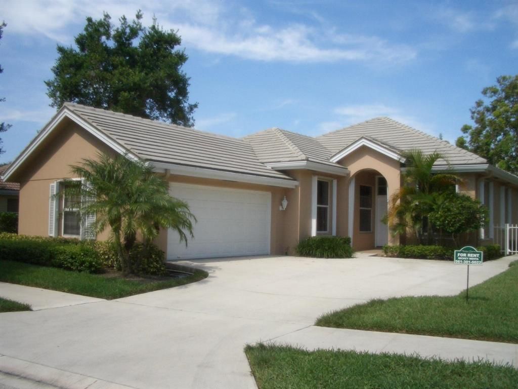 Photo of 246 Hampton Place, Jupiter, FL 33458 (MLS # R10715489)