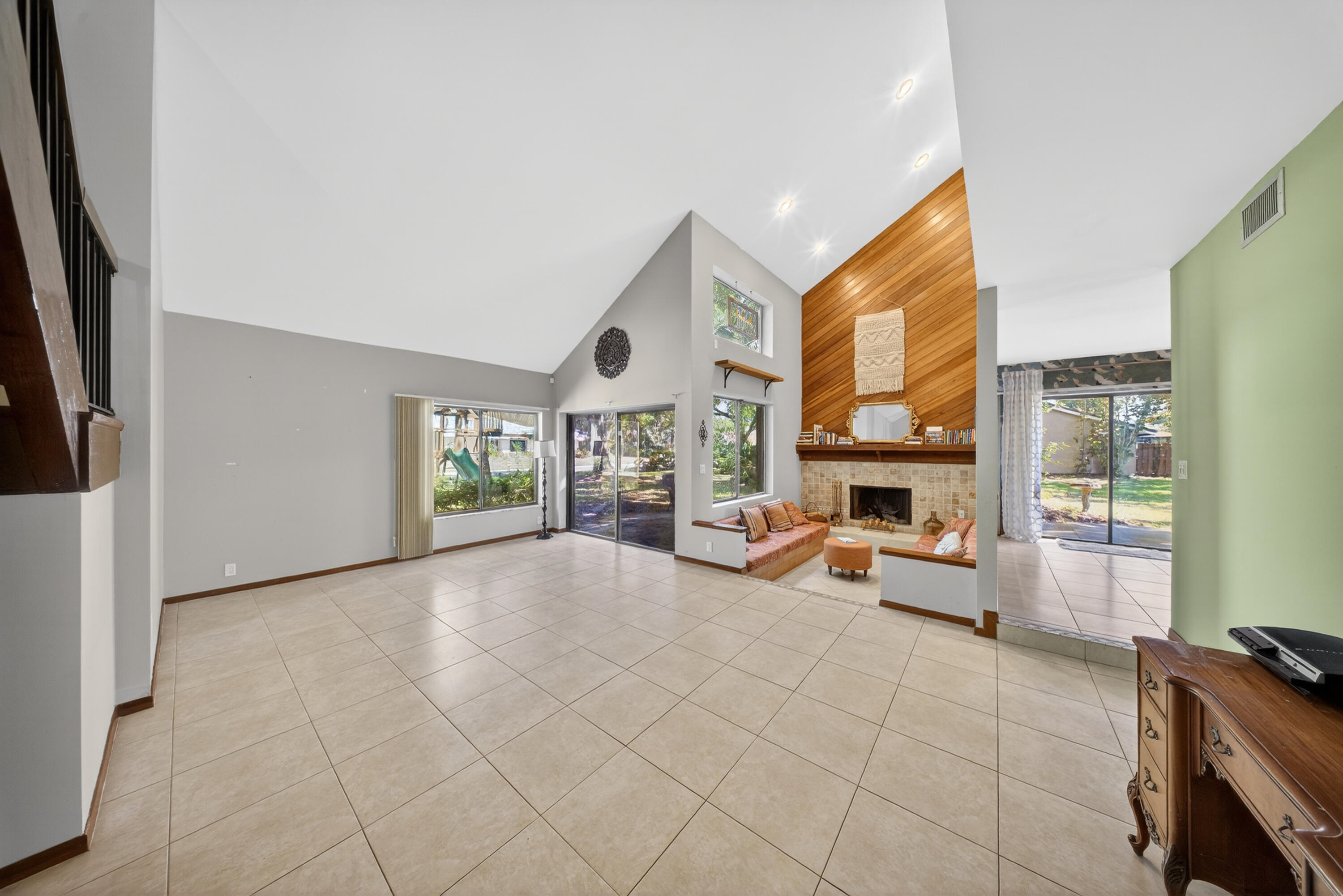 RIVERS EDGE - Residential