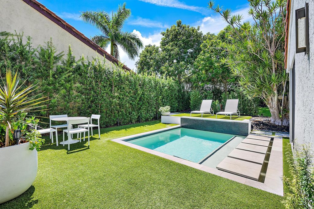 Photo of 2250 NW 14th Street, Delray Beach, FL 33445 (MLS # R11021254)