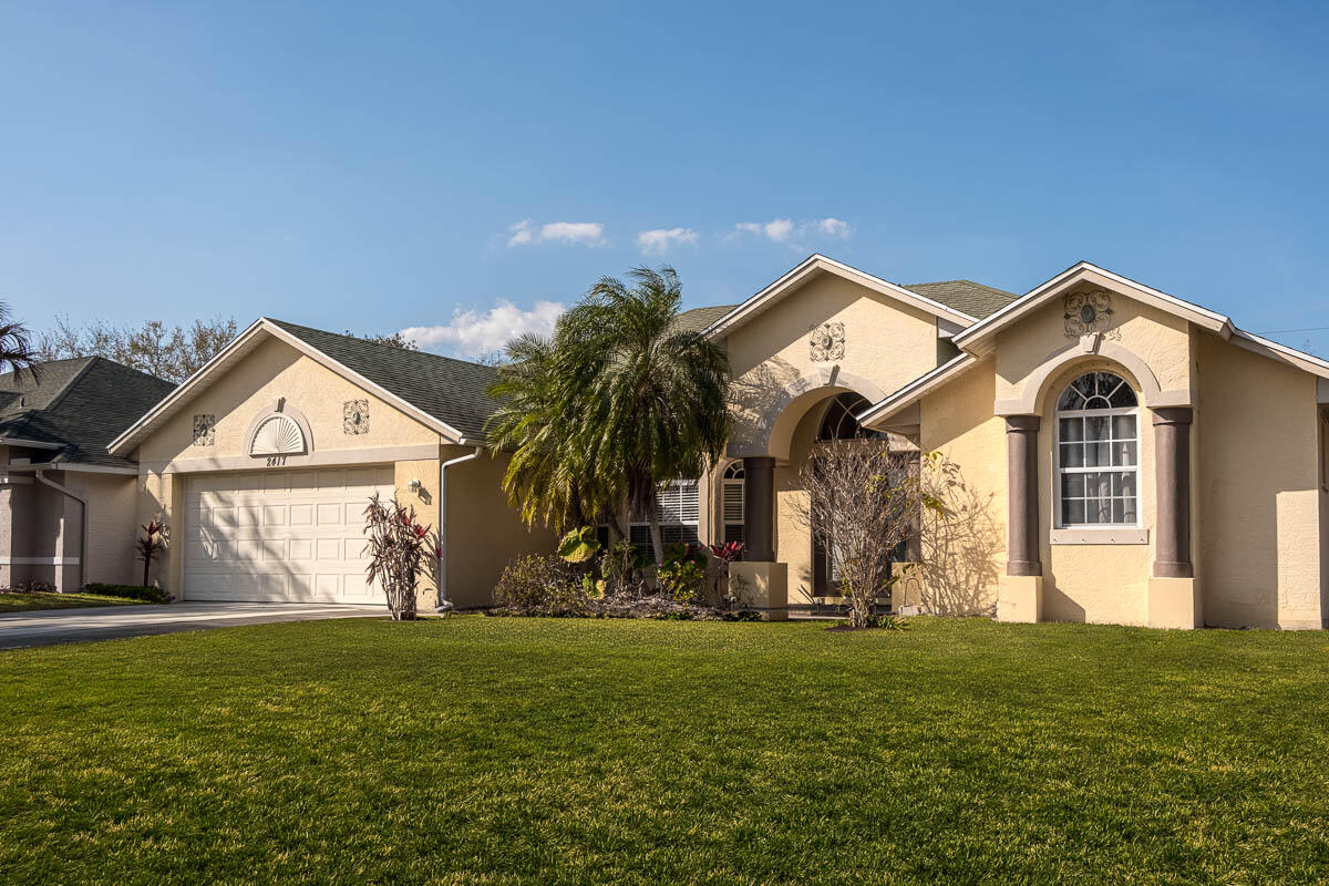 2417 SE Dogwood Avenue