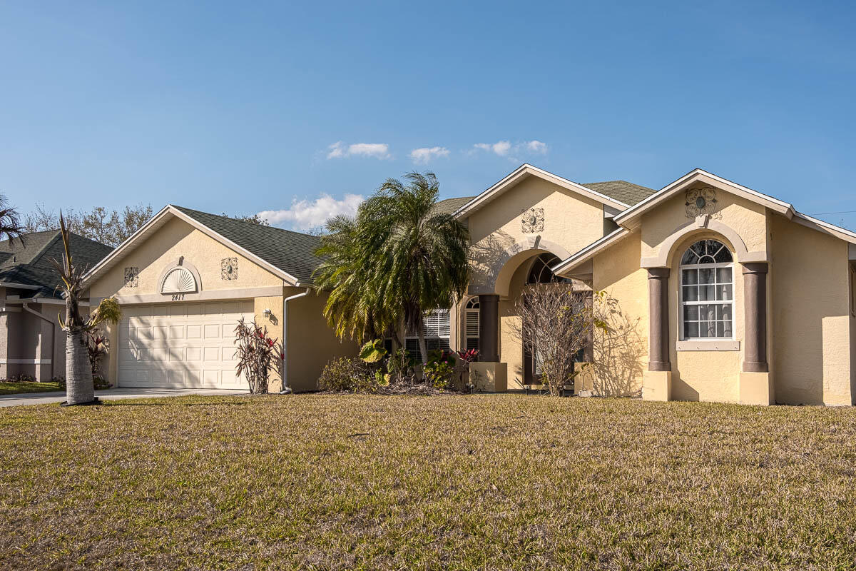 2417 SE Dogwood Avenue