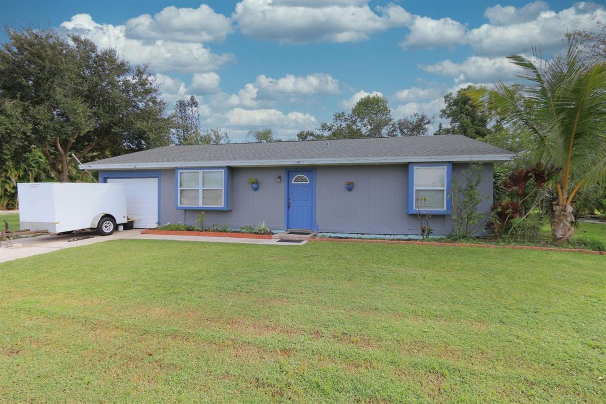 LOVELY 2/2/1 GARAGE LOCATED ON A QUIET CUL-DE-SAC IN FLORESTA PINES SUBDIVISION. BIG FAMILY RM. ALL CERAMIC TILED AND LAMINATED FLOORS. GRANITE COUNTERTOPS AND STAINLESS APPLIANCES, WASHER AND DRYER. HUGE OVERSIZED LOTLAWN SERVICE INCLUDED IN RENT