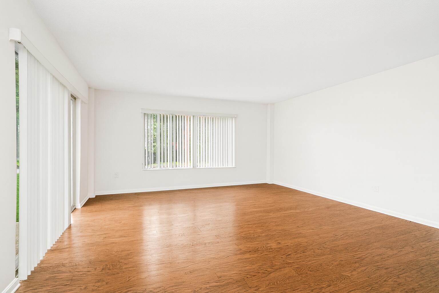View photos, virtual tours, details... 4174 Inverrary Drive 102