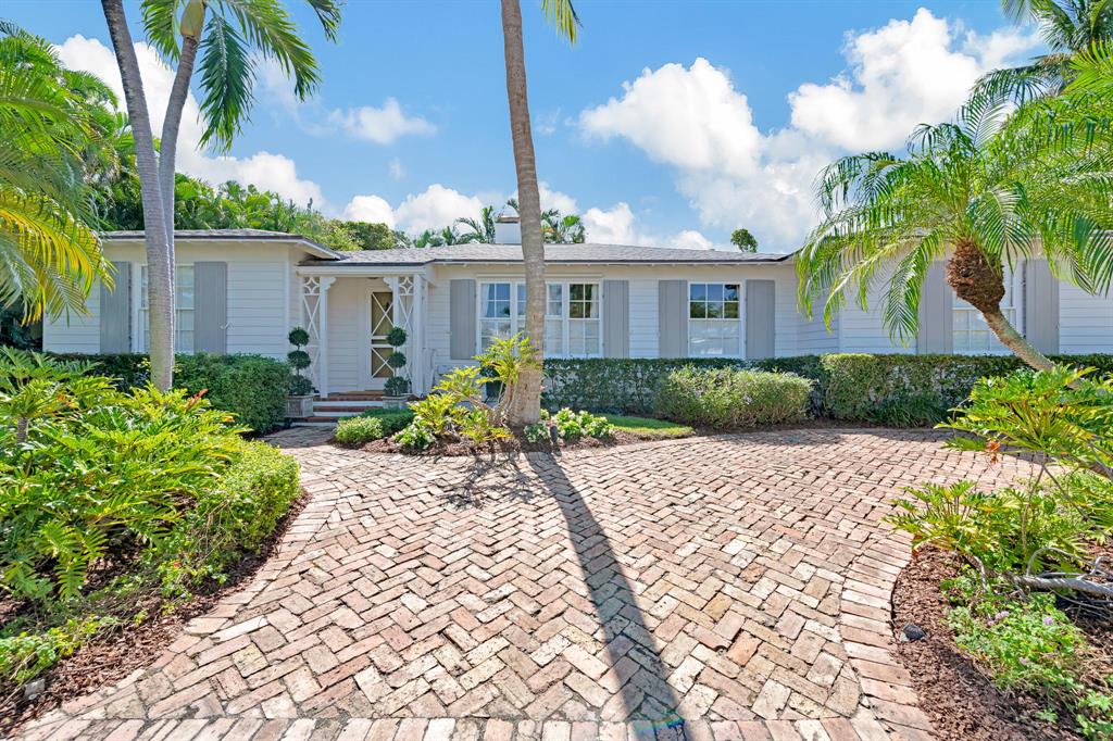 EL ENCANTO 2 - Residential Lease