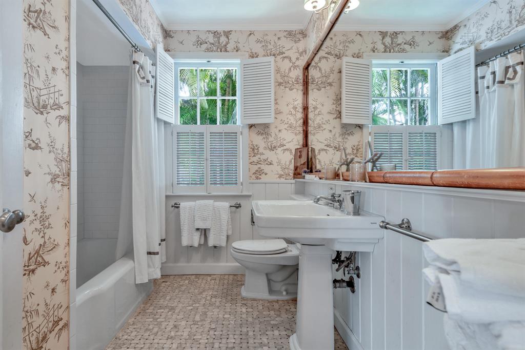 EL ENCANTO 2 - Residential Lease