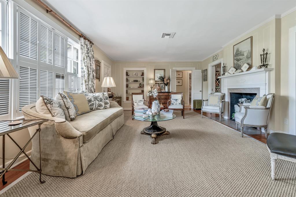 EL ENCANTO 2 - Residential Lease