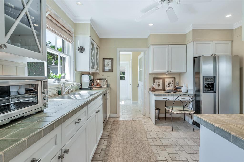 EL ENCANTO 2 - Residential Lease