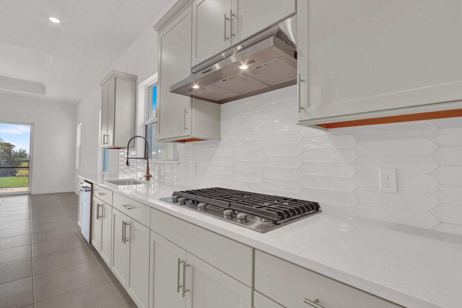 AVENIR - Residential Lease