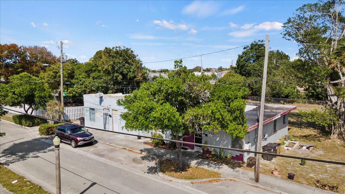 1504 N Sapodilla Avenue