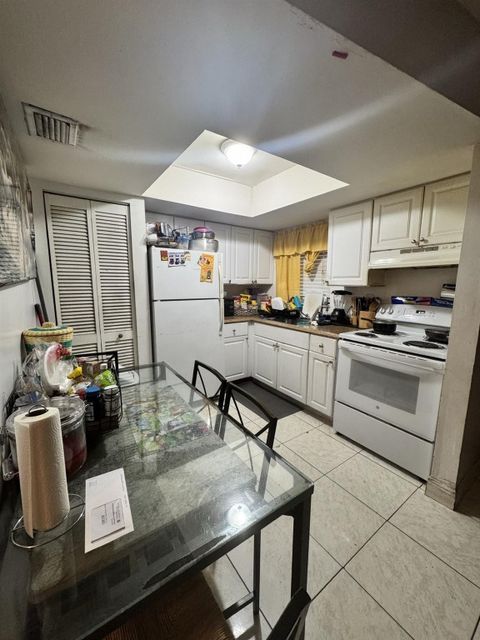 Tiny photo for 101 NE 41st Street #65E, Oakland Park, FL 33334 (MLS # F10538508)