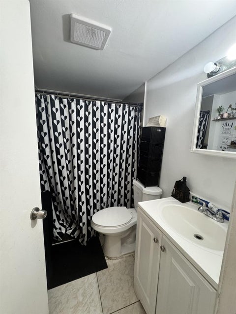 Tiny photo for 101 NE 41st Street #65E, Oakland Park, FL 33334 (MLS # F10538508)