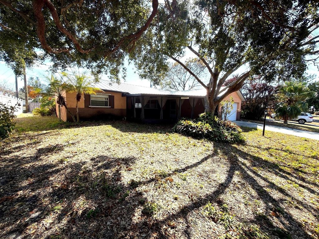 Photo of 909 Canal Circle, Sebastian, FL 32958 (MLS # F10551953)