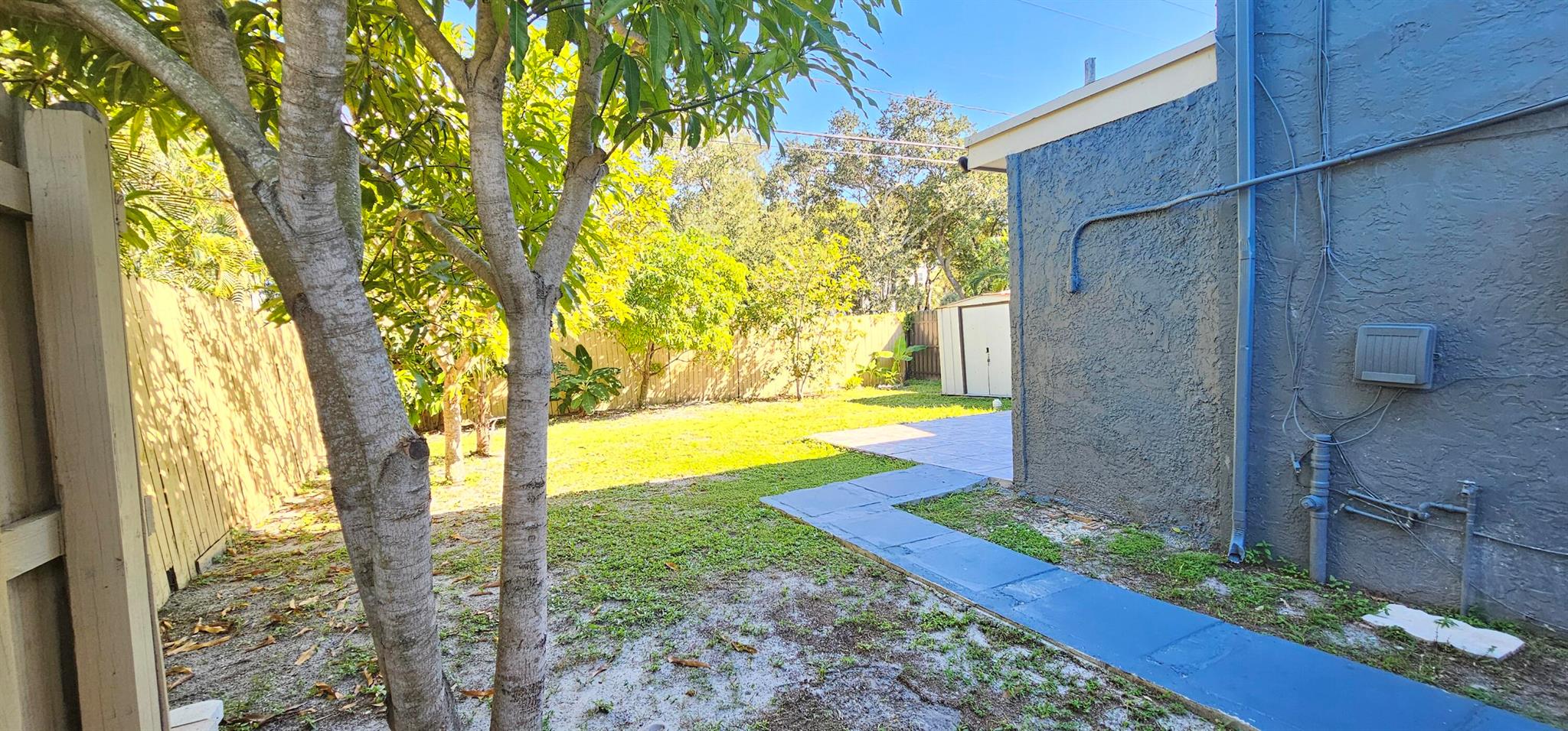 PALM BEACH NATL GOLF AND - Residential Lease