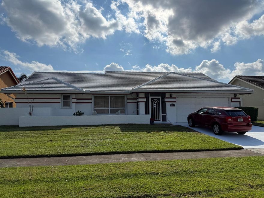 Beautiful 4 bedroom 2 1/2 bath spacious open layout.   Updated kitchen and bathroom Beautiful outdoor area with stunning pool overlooking a serene lake !