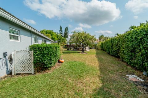 Single Family Residence in Wellington FL 1659 Club Drive Dr 38.jpg