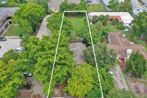 Photo of 2315 MONROE Street, Hollywood, FL 33020 (MLS # B26075934)
