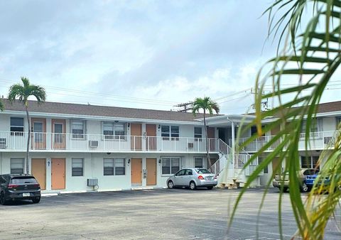 810 Lake Shore Drive Apt 29 Lake Park FL 33403