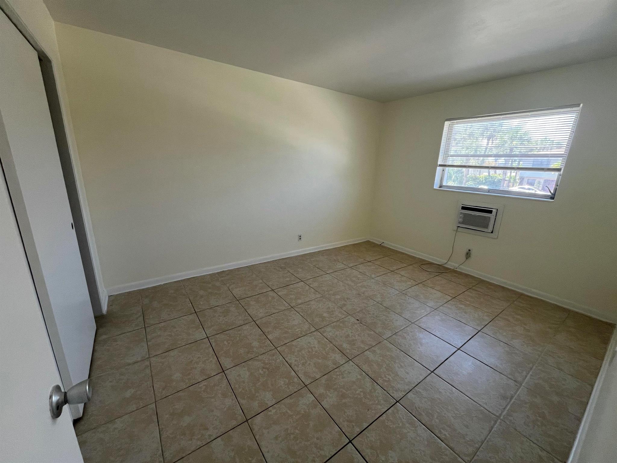 810 Lake Shore Drive Apt 29