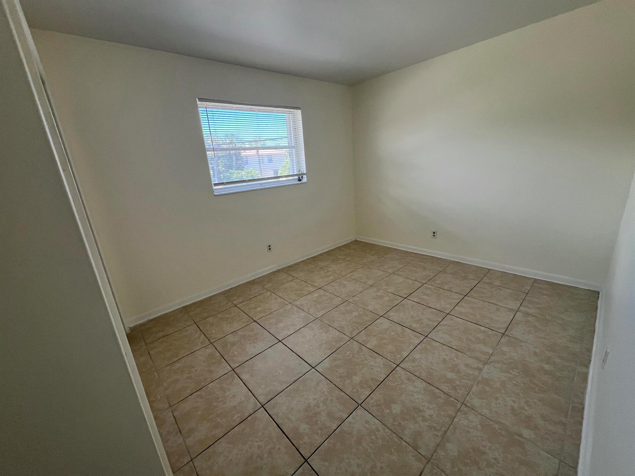 810 Lake Shore Drive Apt 29