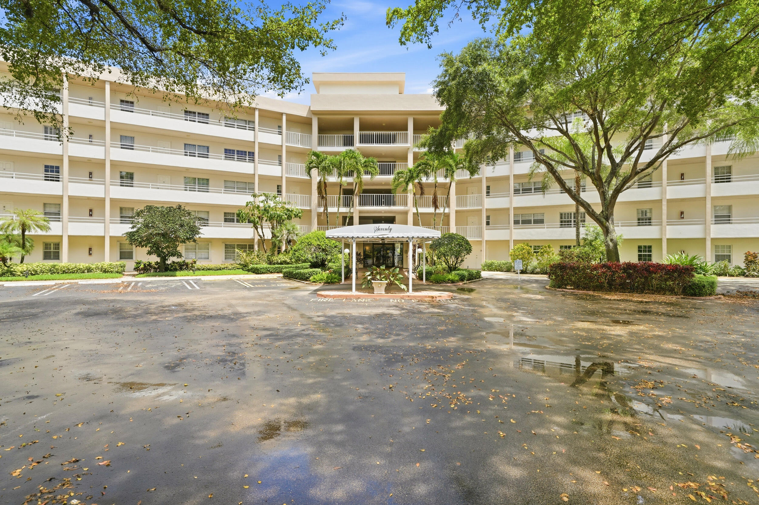 3800 Oaks Clubhouse Drive 410
