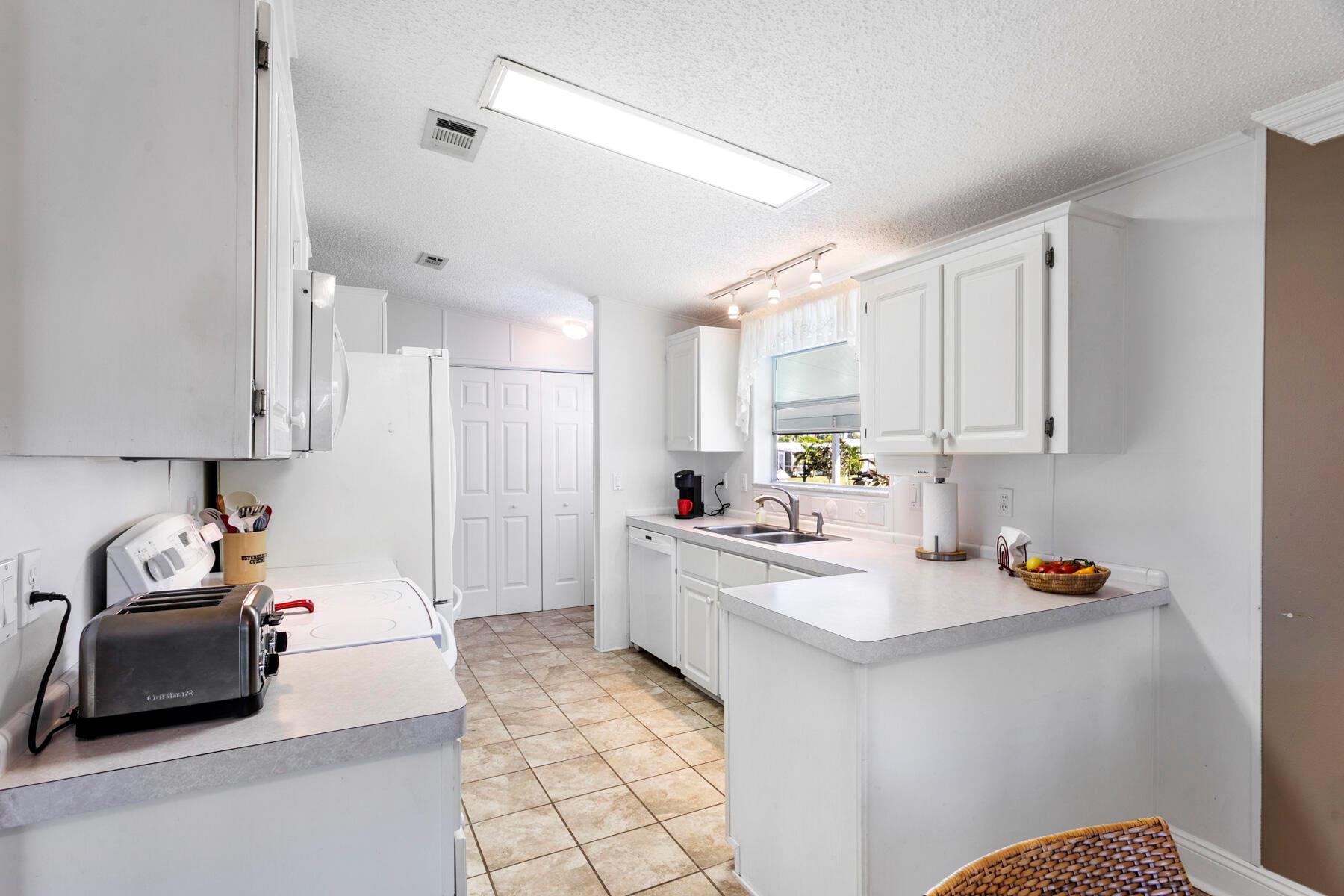 JAMAICA BAY MOBILE HOME C - Residential