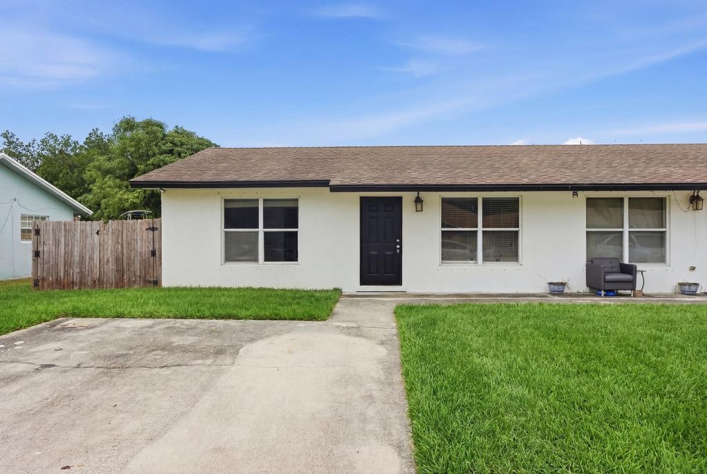 Photo of 3847 Roan Court E, West Palm Beach, FL 33403 (MLS # B26035533)